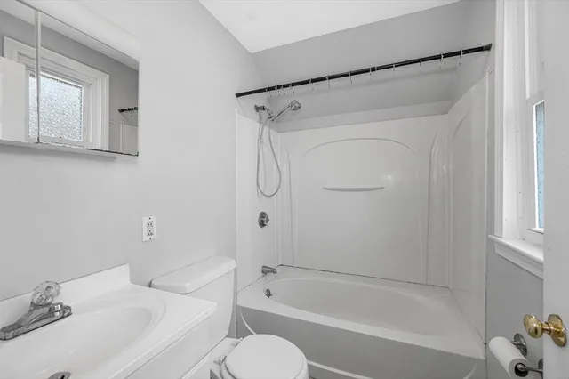 $2,000 | 16 Epping Street, Unit 3, Lowell, MA 01852