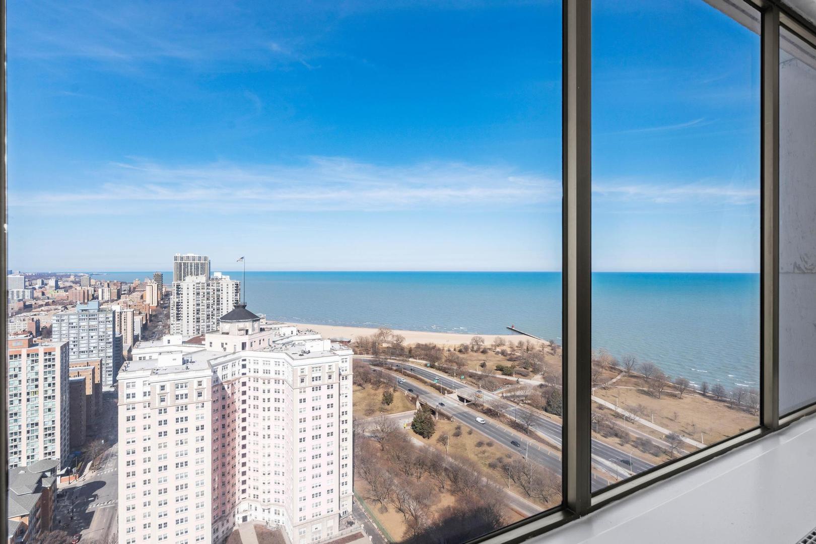 5455 North Sheridan Road, Unit 3611 Chicago, IL 60640 - Photo 7 of 18 a view of sky from window