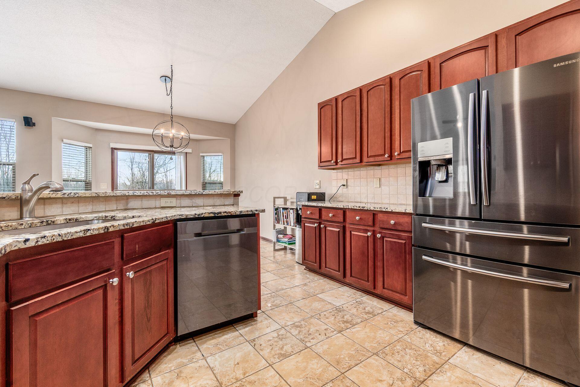 121 Harvest Ridge Avenue Pataskala, OH 43062 - Photo 8 of 67 Kitchen