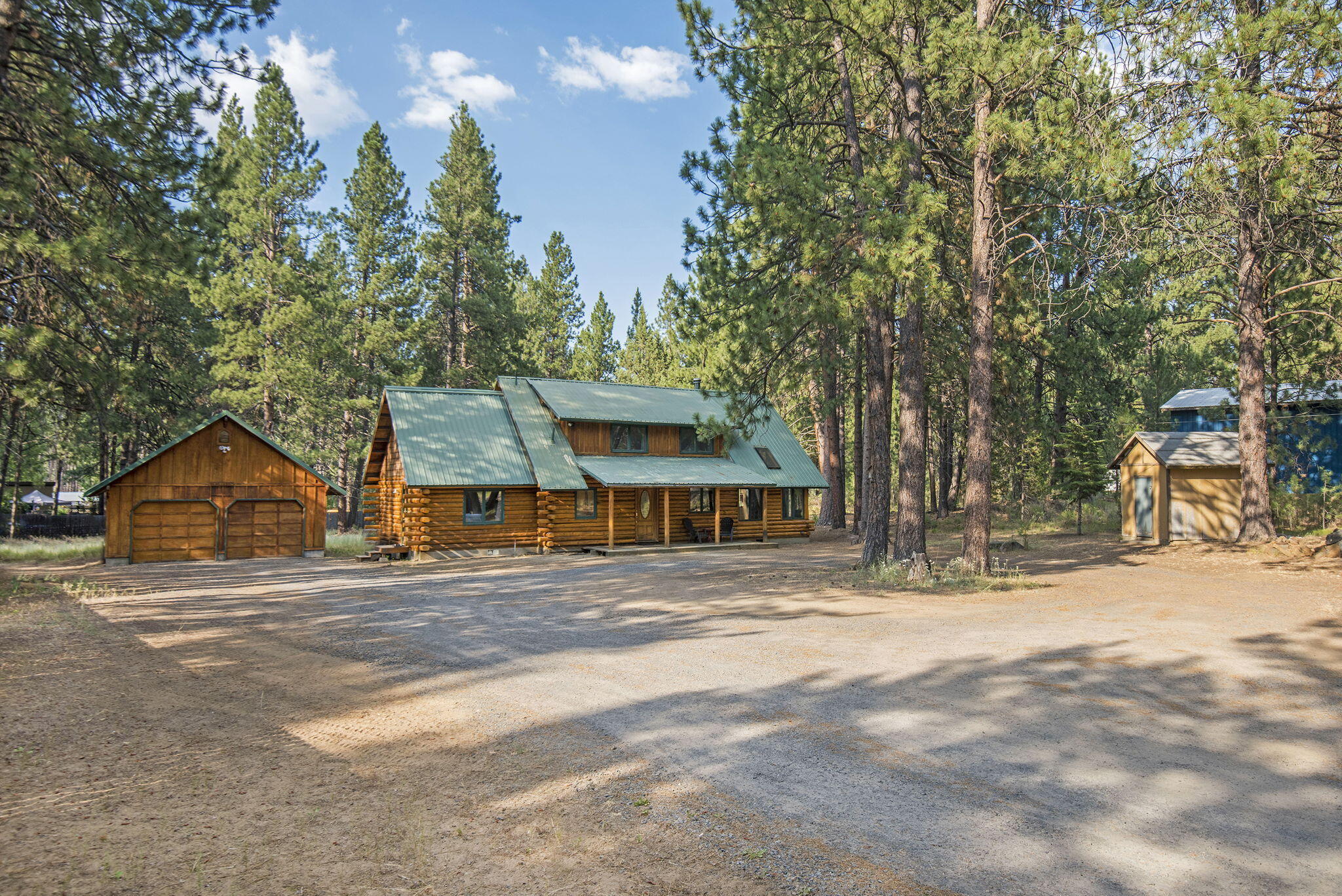 59641 Cheyenne Road Bend, OR 97702 - Photo 30 of 33 Garage, House & Shed