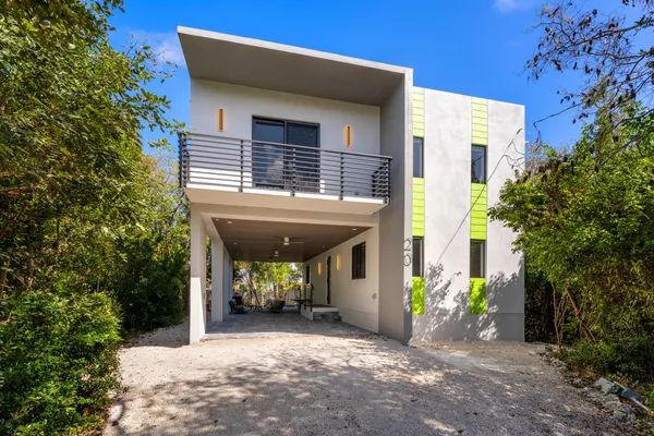 $990,000 | 20 Coral Drive, Key Largo, FL 33037