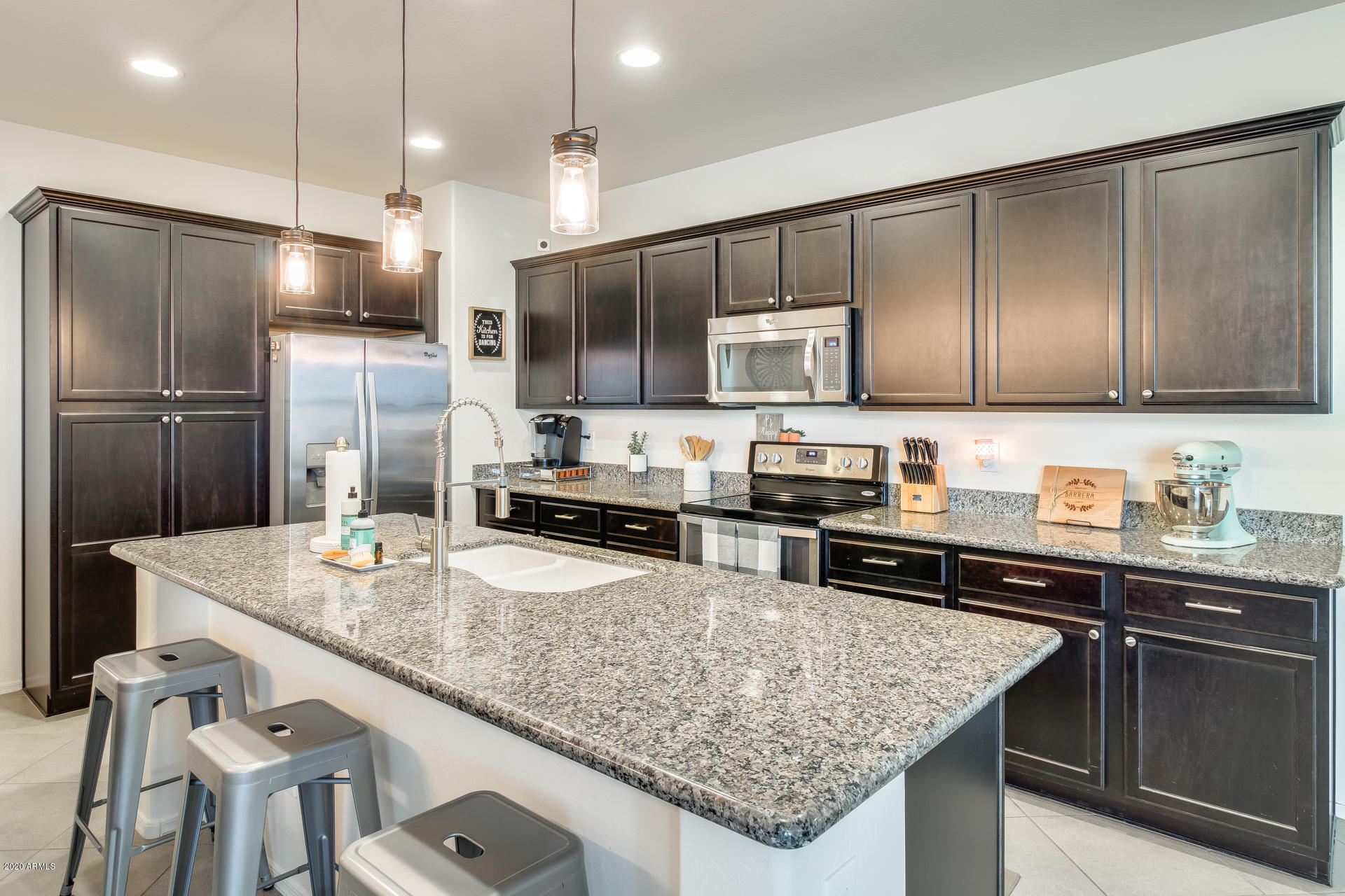 12118 West Rowel Road Peoria, AZ 85383 - Photo 10 of 34