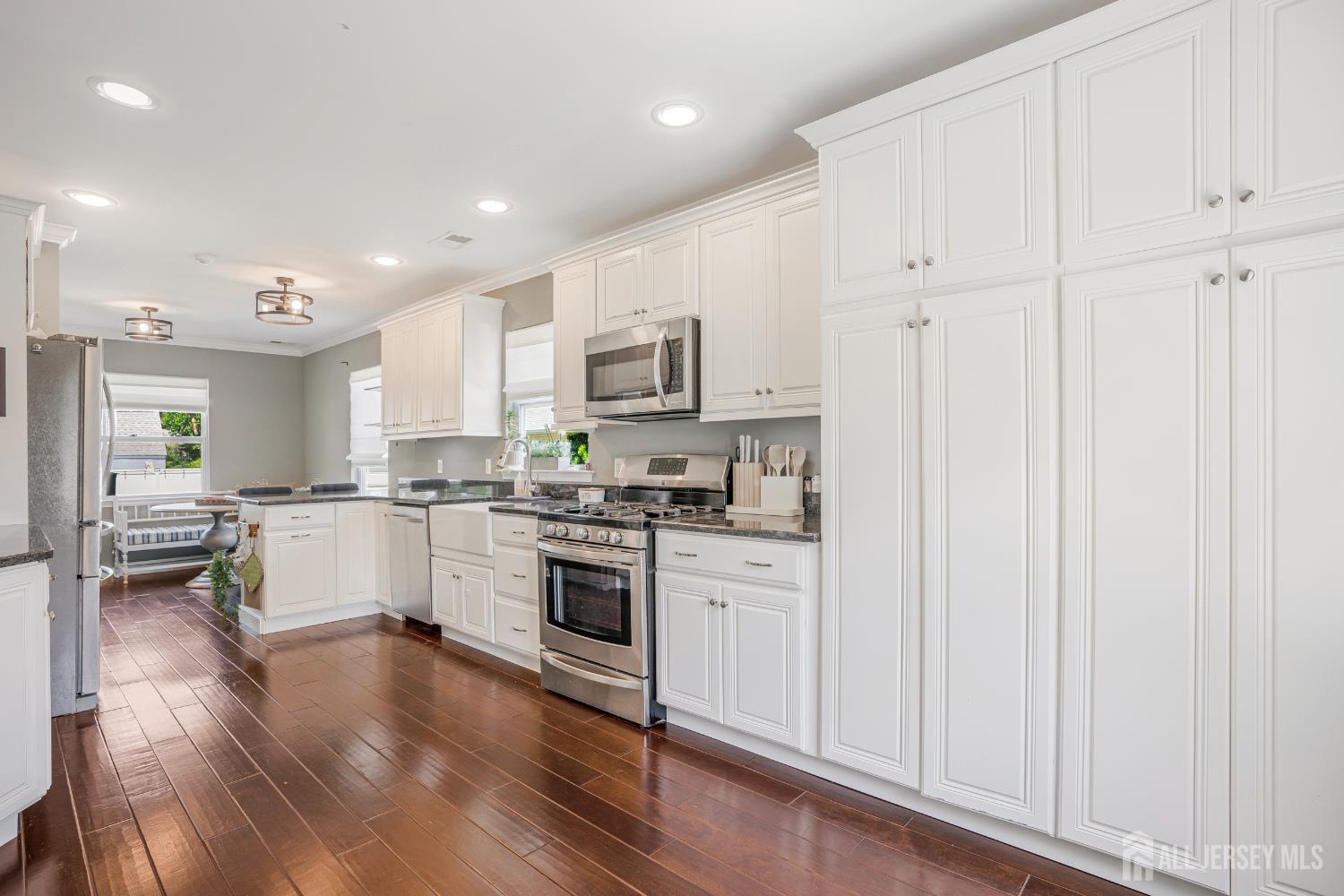 203 Harris Avenue Middlesex, NJ 08846 - Photo 8 of 41