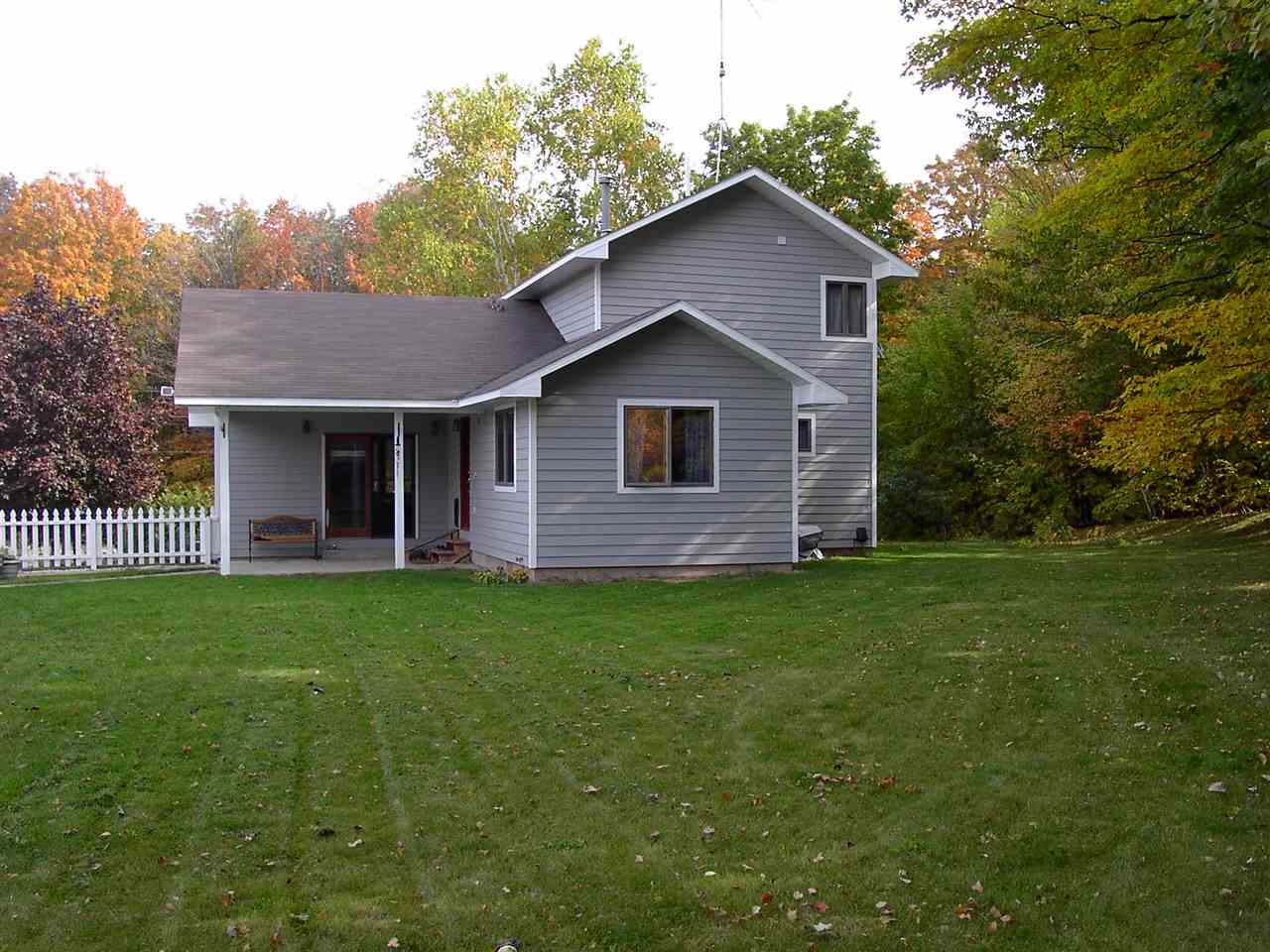 2201 North Jacobson Road Suttons Bay, MI 49682 - Photo 4 of 21 1834328-3.JPG