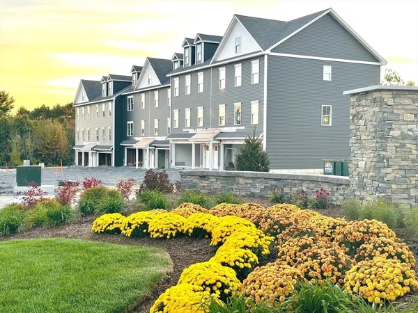 $729,900 | 38 Elise Avenue, Unit 19, Londonderry, NH 03053