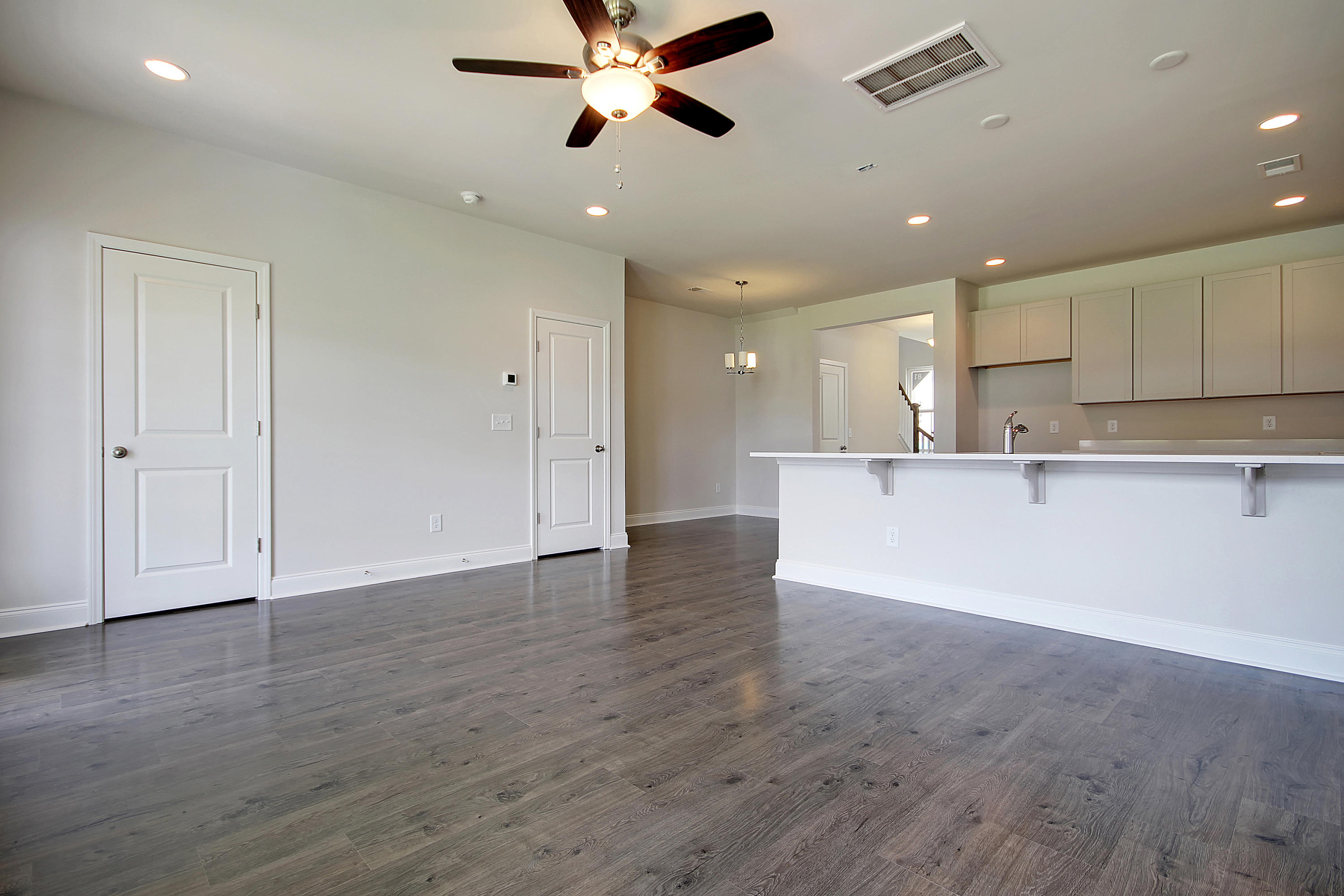 7818 Montview Road North Charleston, SC 29418 - Photo 8 of 21 Livign Room