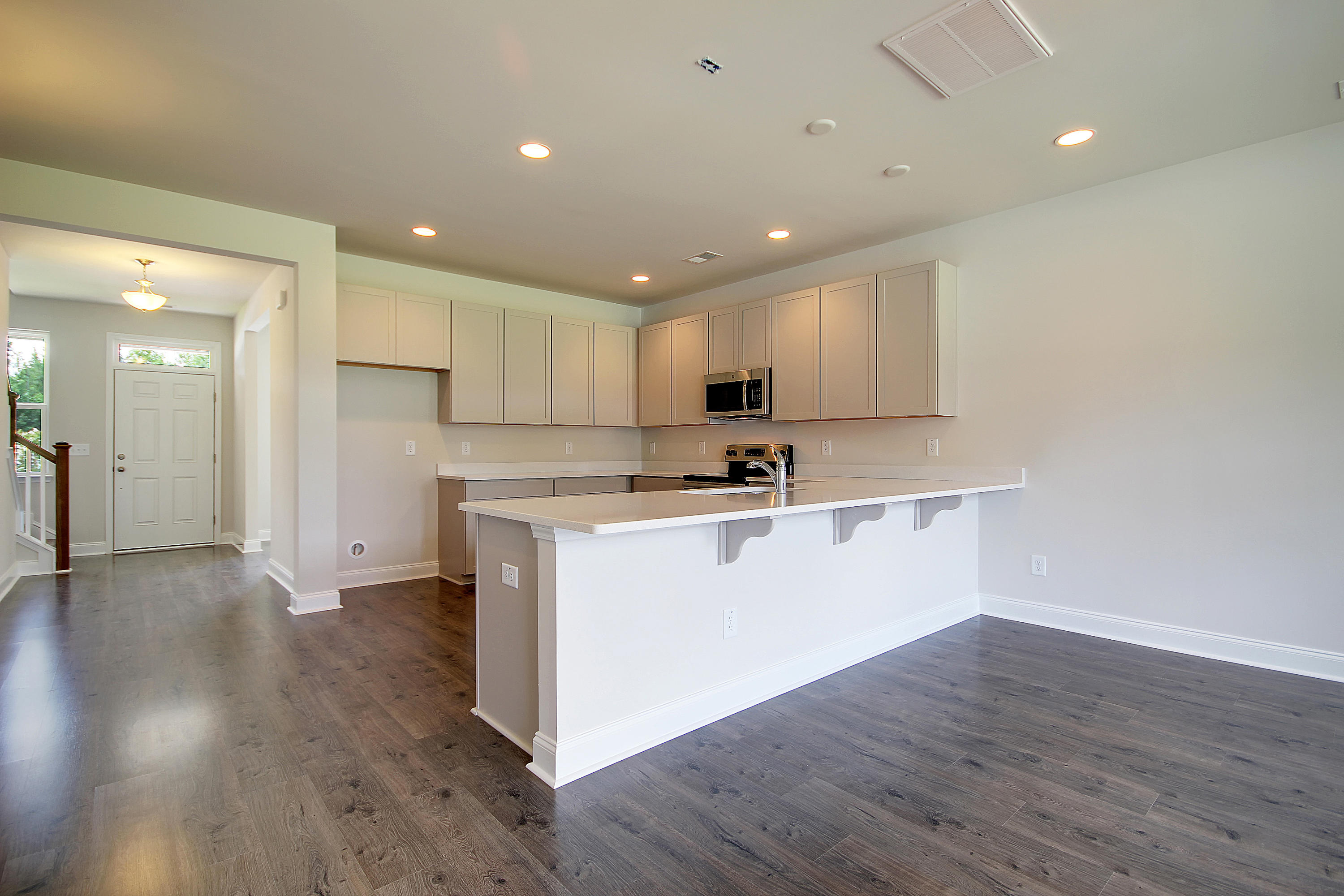 7818 Montview Road North Charleston, SC 29418 - Photo 9 of 21 Kitchen Breakfast Bar