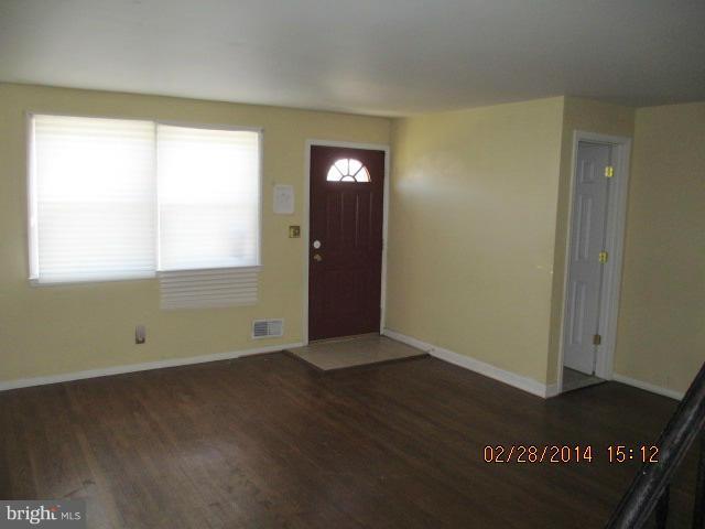 2105 Southorn Road Baltimore, MD 21220 - Photo 2 of 20 Living Room