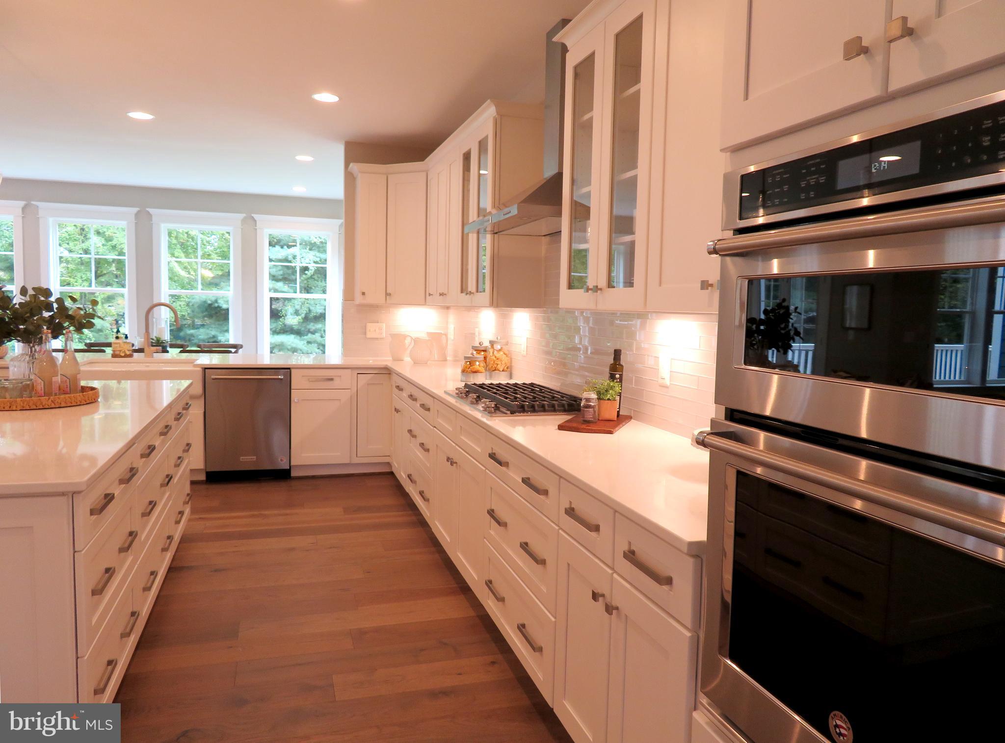 8911 Fort Hunt Road Alexandria, VA 22308 - Photo 9 of 28 Kitchen