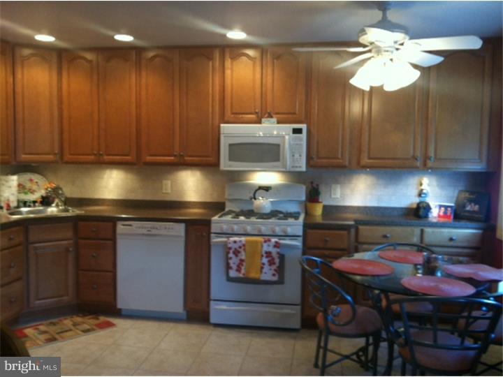 12723 Kenny Road Philadelphia, PA 19154 - Photo 3 of 18