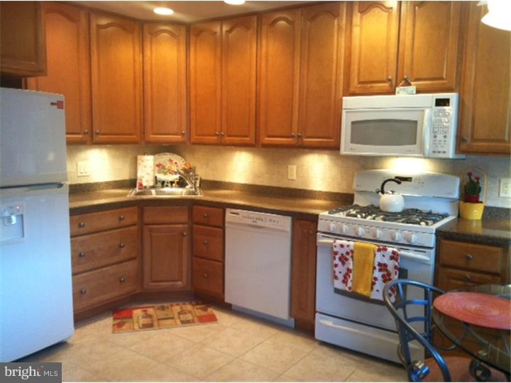 12723 Kenny Road Philadelphia, PA 19154 - Photo 4 of 18