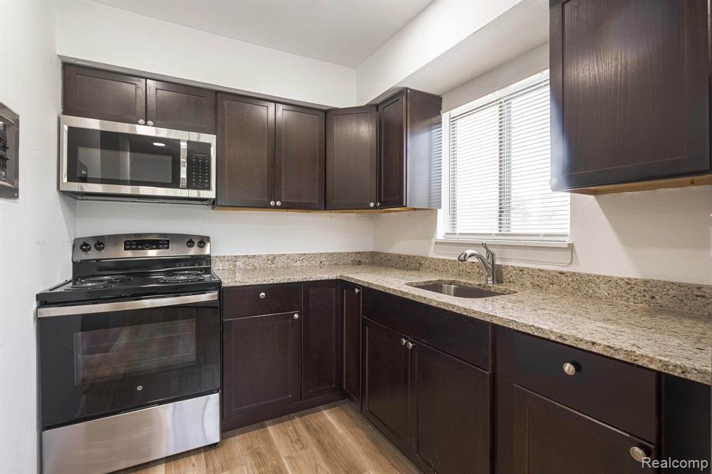 2475 South Commerce Road, Unit 10 Walled Lake, MI 48390 - Photo 15 of 31