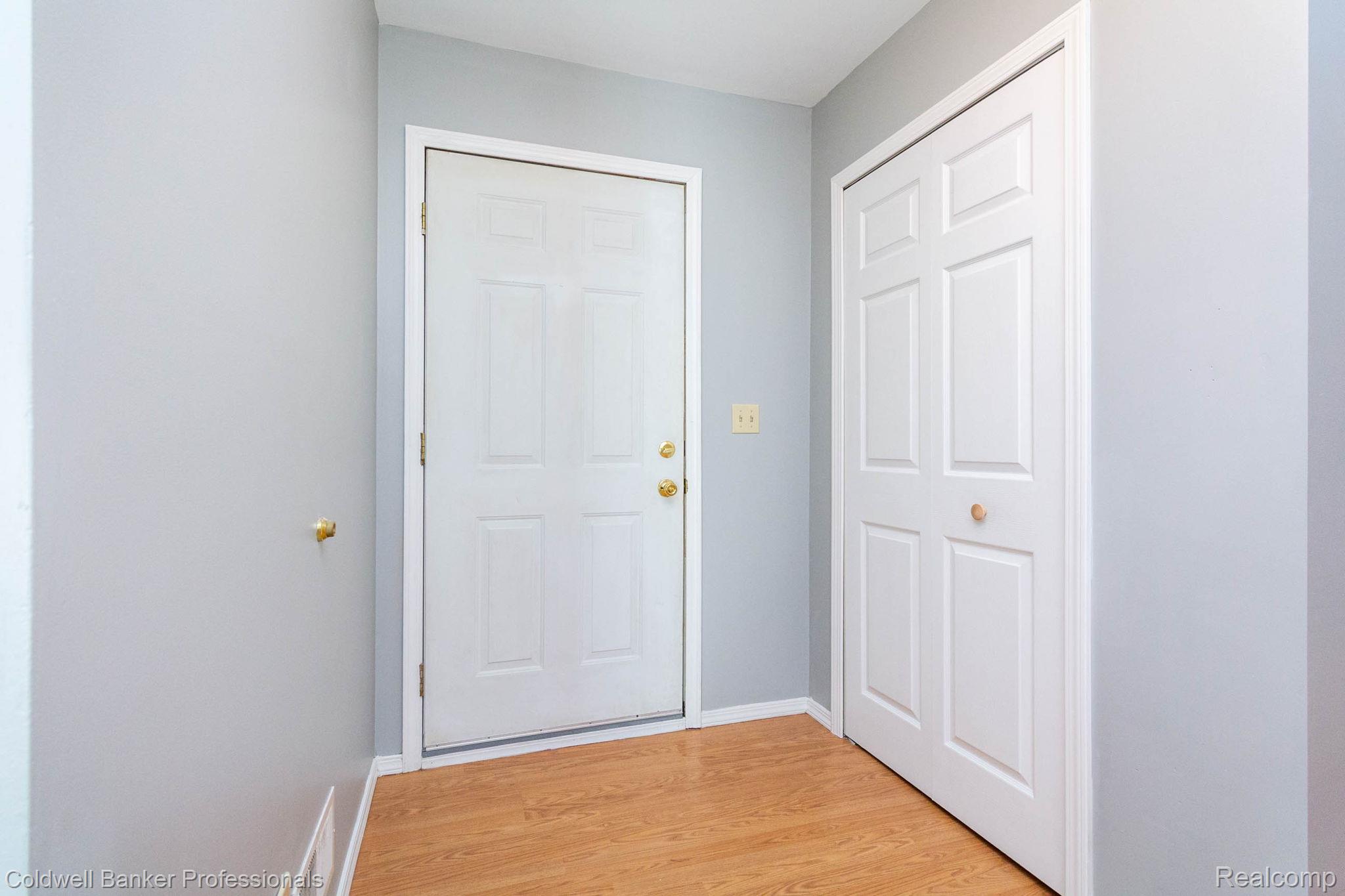 6456 Bricker Road Melvin, MI 48454 - Photo 8 of 52 Foyer