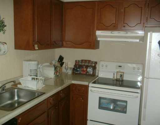 203 Coraopolis Road, Unit 12 Coraopolis, PA 15108 - Photo 3 of 8 Kitchen.