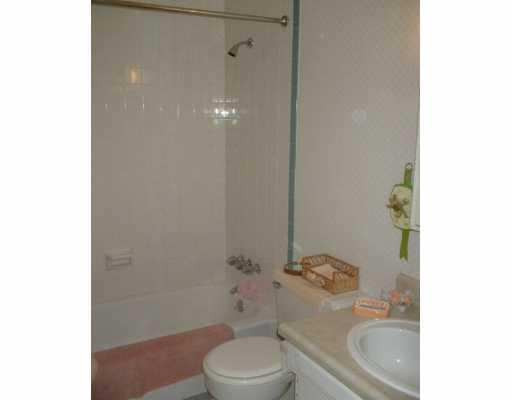 203 Coraopolis Road, Unit 12 Coraopolis, PA 15108 - Photo 6 of 8 Master Bath/Spa.