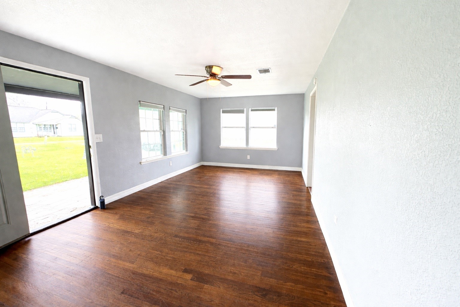 406 North Fig Street Sweeny, TX 77480 - Photo 19 of 36 livingroom