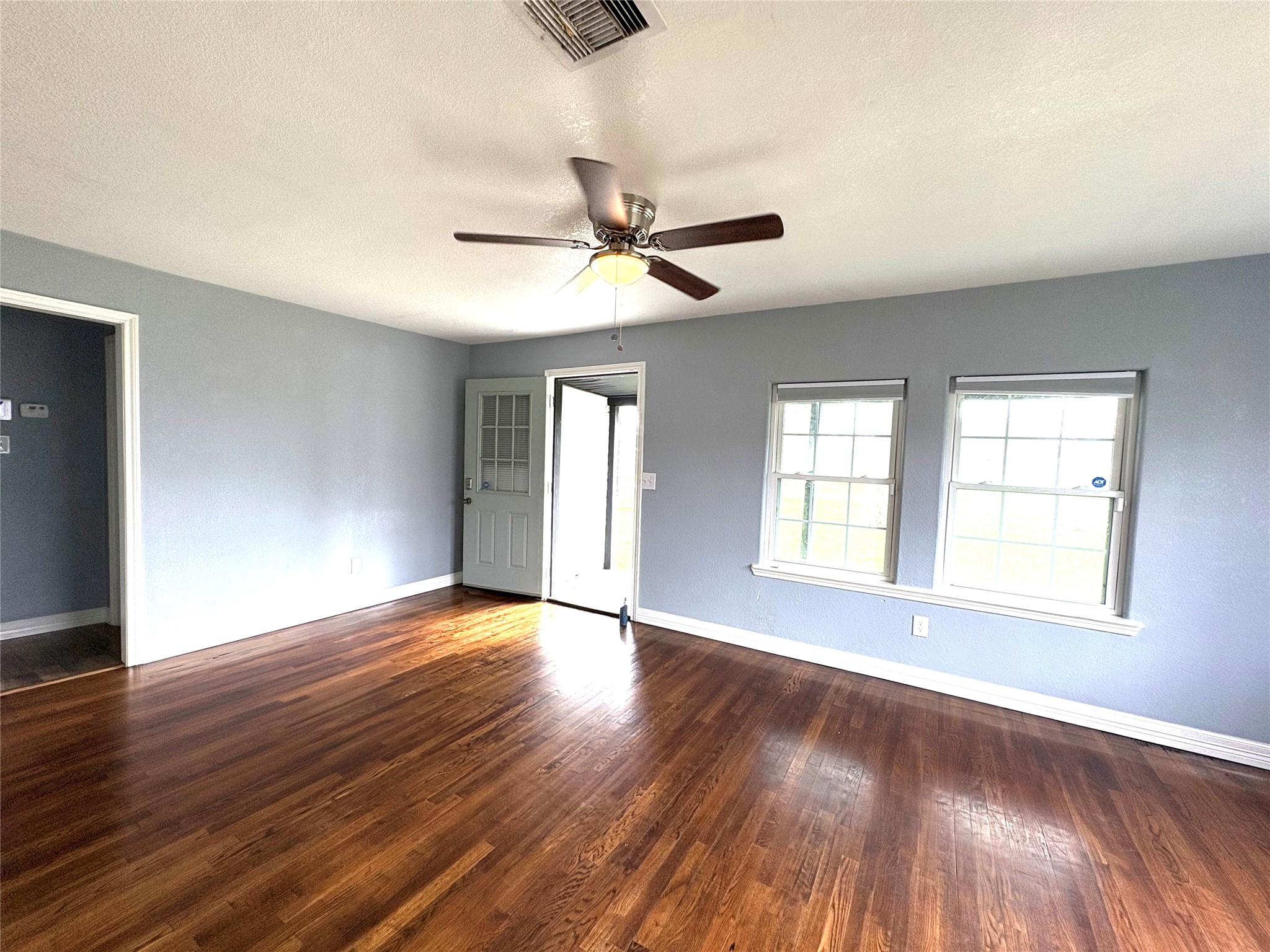 406 North Fig Street Sweeny, TX 77480 - Photo 20 of 36 Living room