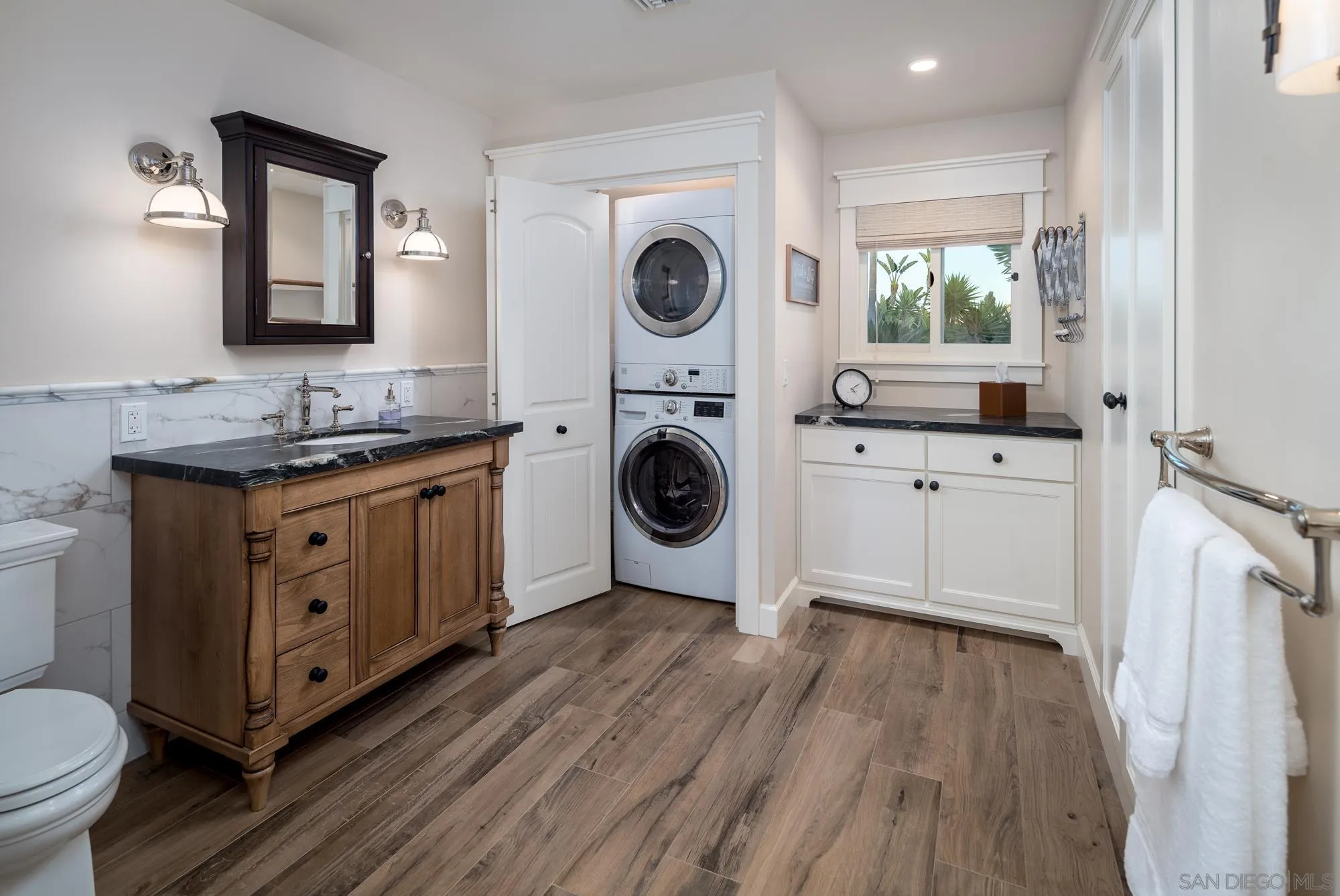 5632 La Crescenta Road Rancho Santa Fe, CA 92067 - Photo 23 of 24 a bathroom with a toilet a sink and a mirror