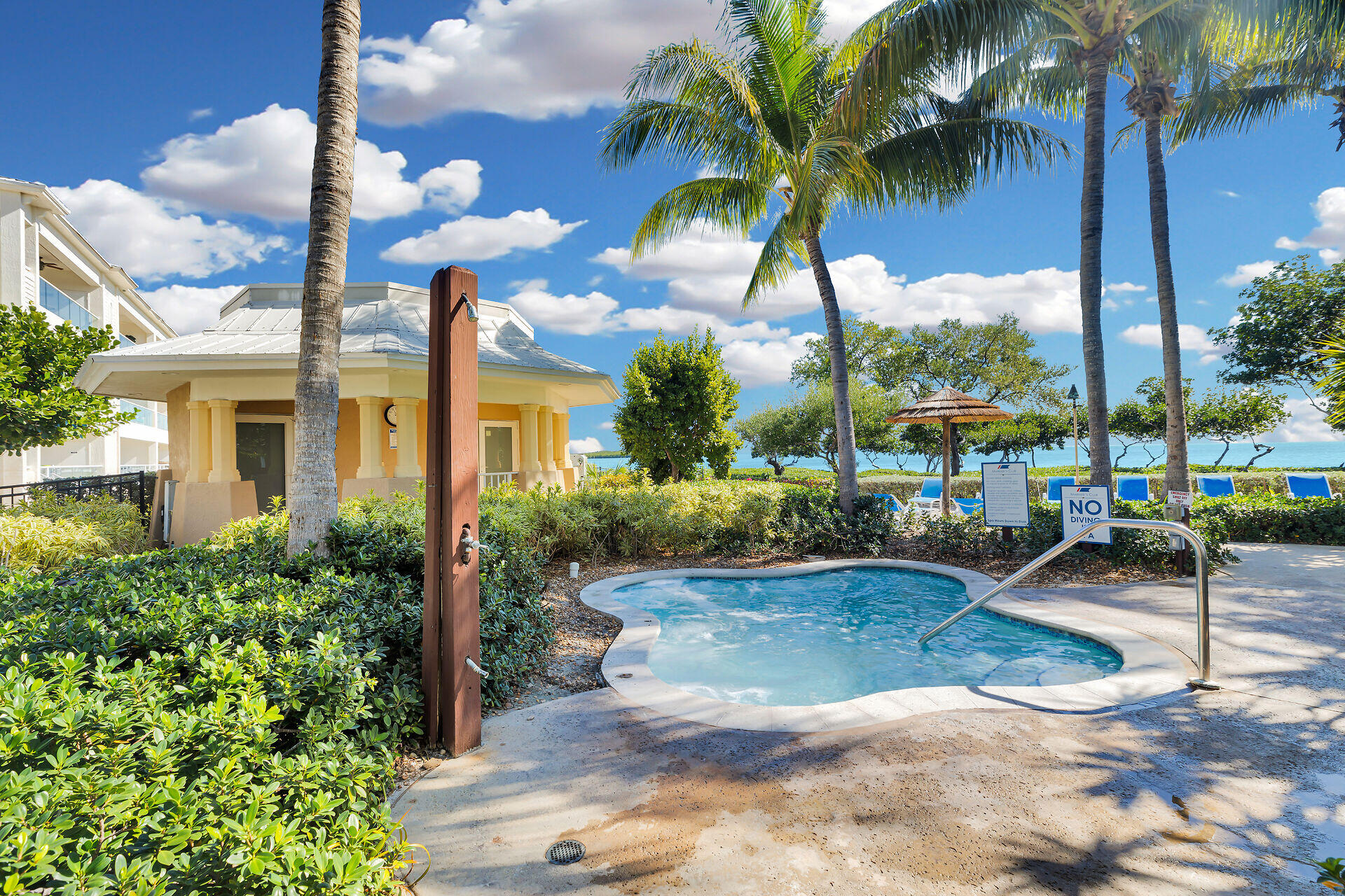 97501 Overseas Highway, Unit 324 Key Largo, FL 33037 - Photo 28 of 75 Jacuzz