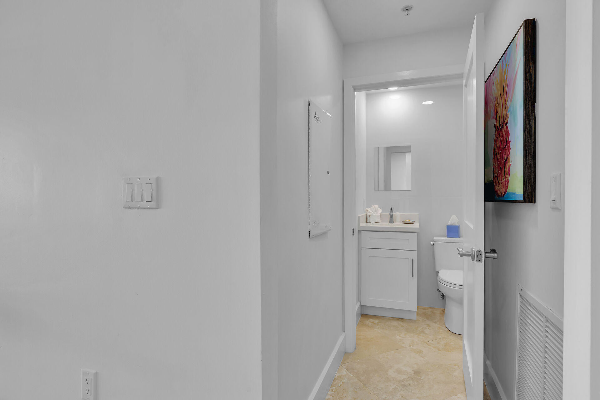 97501 Overseas Highway, Unit 324 Key Largo, FL 33037 - Photo 49 of 75 Powder Room Hall