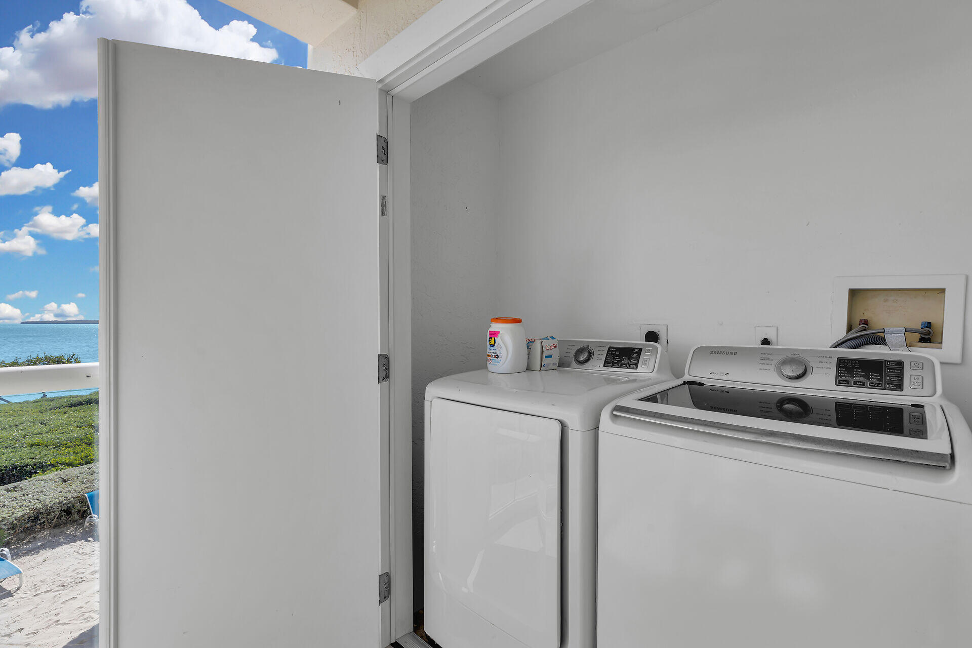 97501 Overseas Highway, Unit 324 Key Largo, FL 33037 - Photo 51 of 75 Laundry Room on Balcony