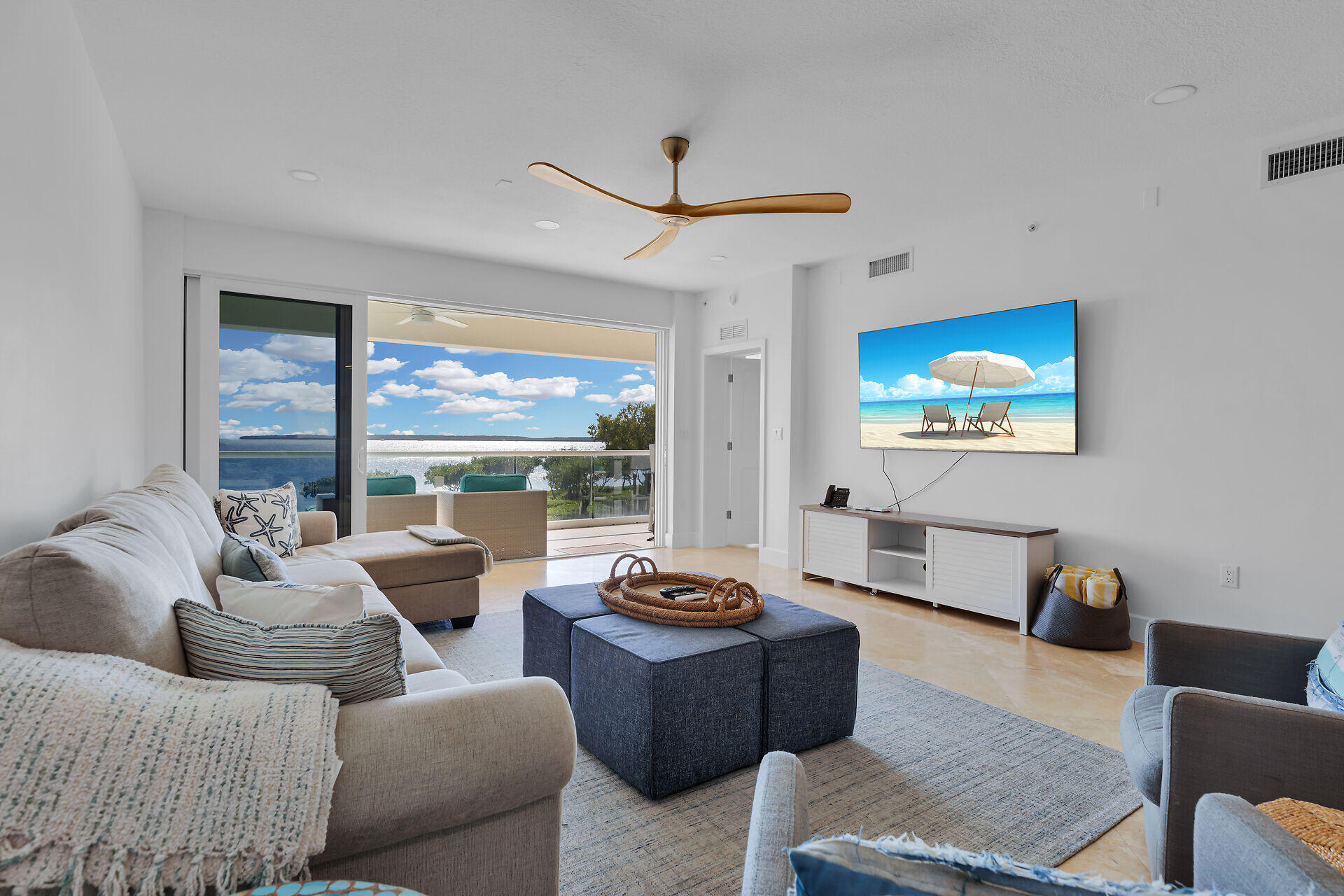 97501 Overseas Highway, Unit 324 Key Largo, FL 33037 - Photo 7 of 75 Living Area with Pocket Doors 2