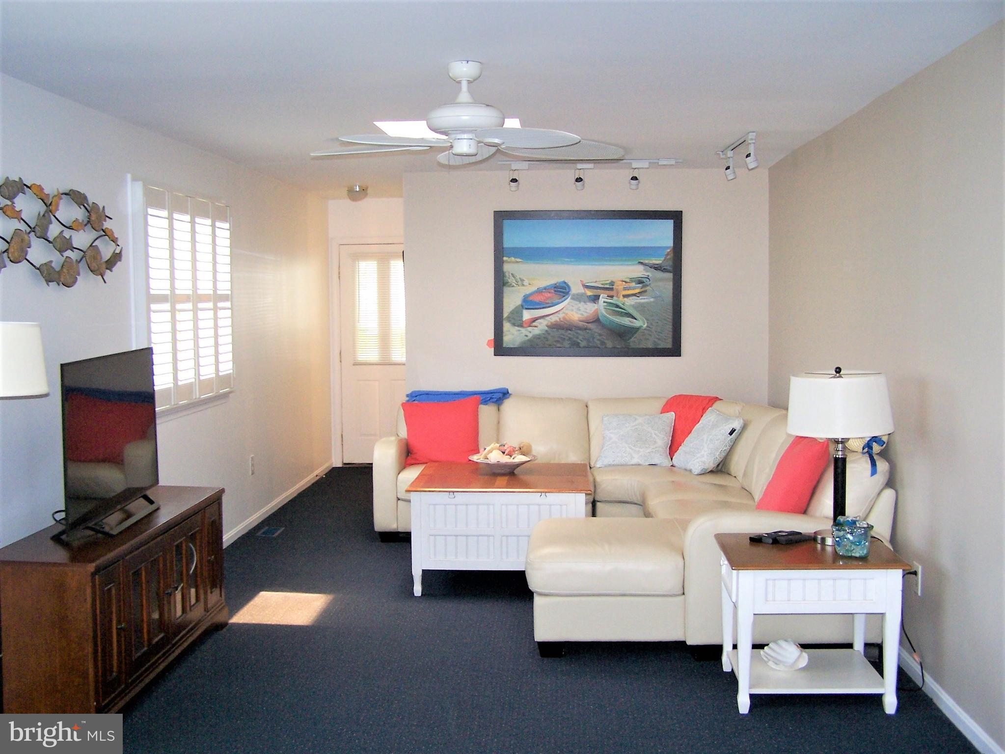 13220 Nantucket Road Ocean City, MD 21842 - Photo 15 of 51 Huge Living Room