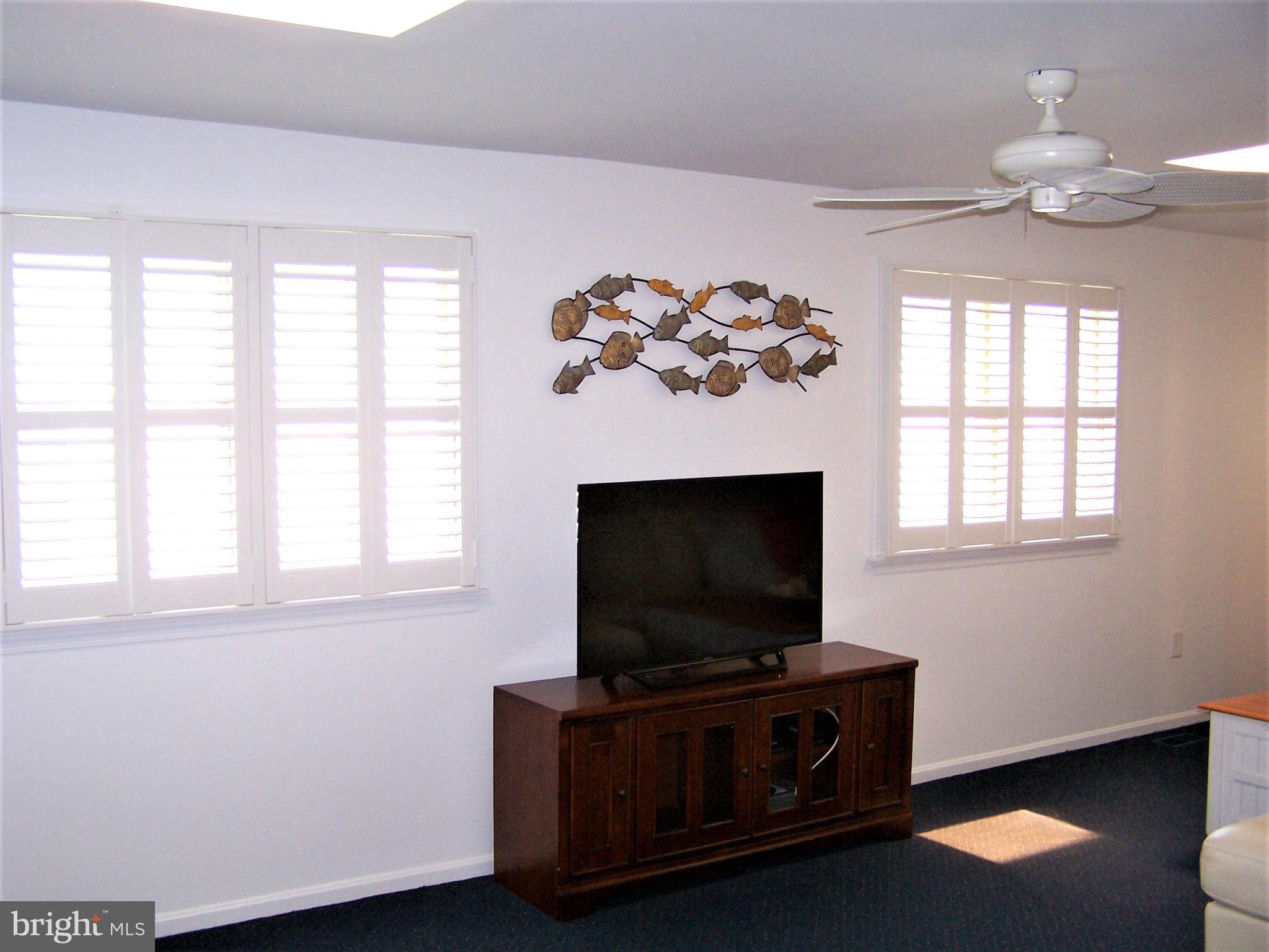 13220 Nantucket Road Ocean City, MD 21842 - Photo 17 of 51 Living Room
