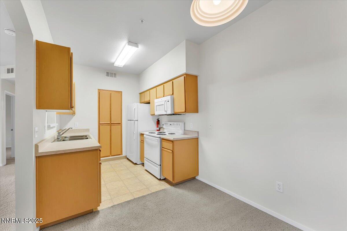 6850 Sharlands Avenue Reno, NV 89523 - Photo 9 of 25 a room with a bed and a sink