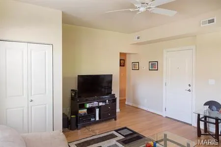 $1,400 | 5528 Waterman Boulevard, Unit 1N, St. Louis, MO 63112