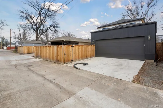 a view of a house with backyard and a tree