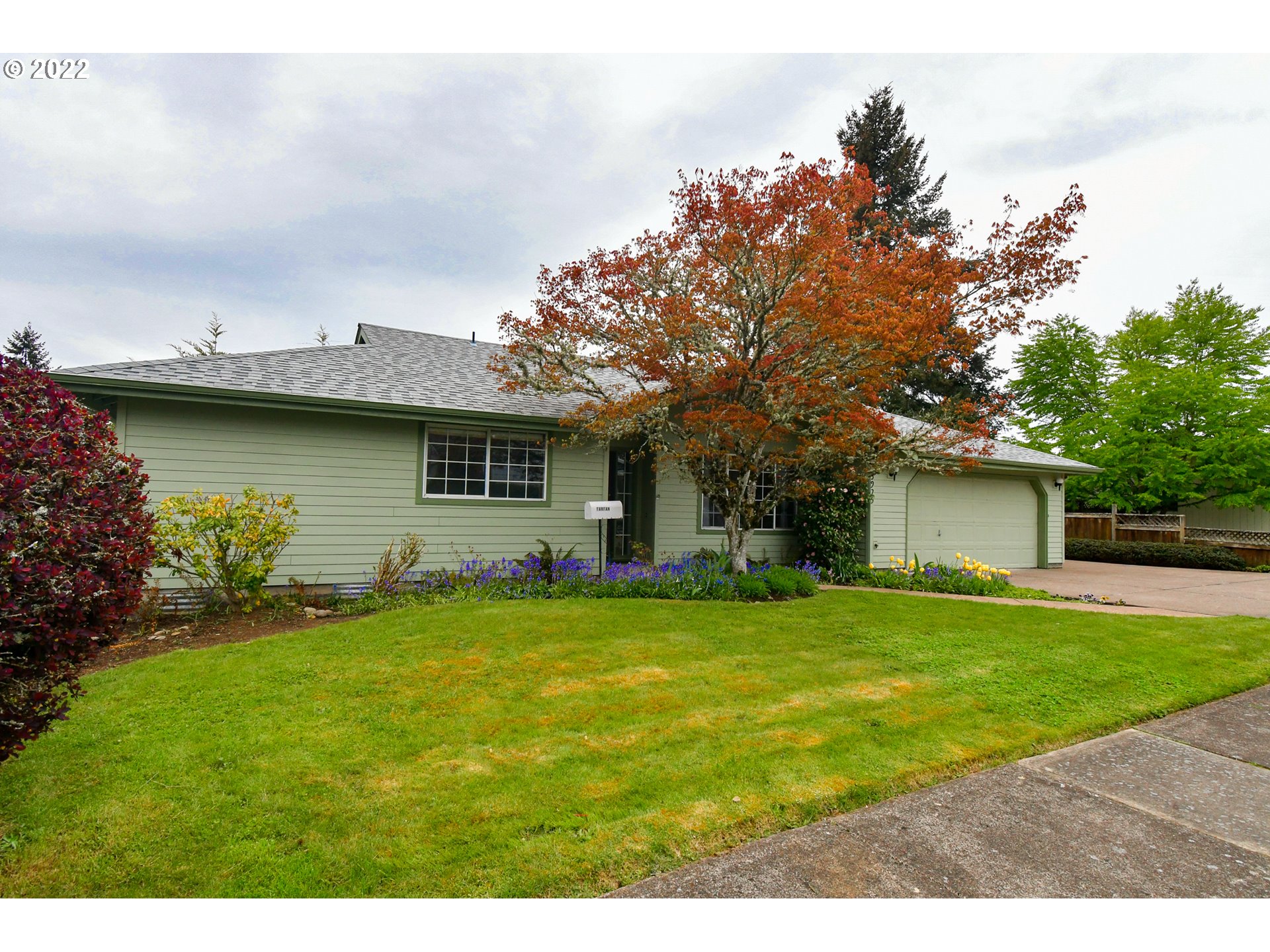 3925 Pearl Street Eugene, OR 97405 - Photo 19 of 21 a view of a backyard with a garden