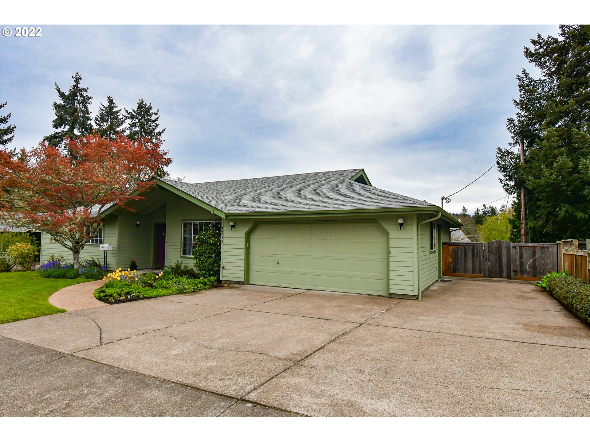 3925 Pearl Street Eugene, OR 97405 - Photo 20 of 21 a front view of a house with a garden