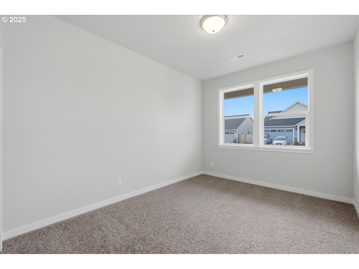 405 South Cedar Street Yamhill, OR 97148 - Photo 16 of 36 an empty room with a window