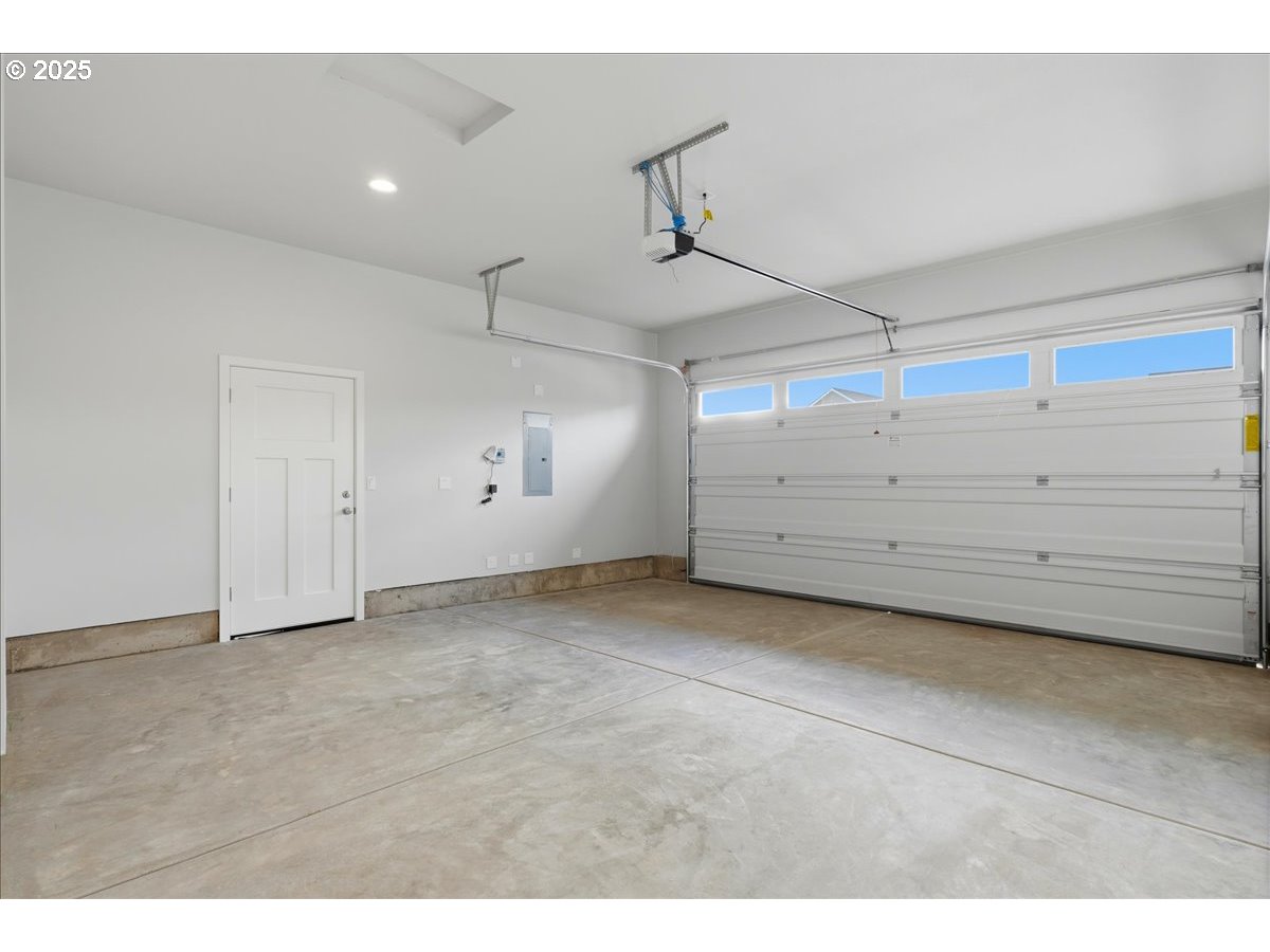 405 South Cedar Street Yamhill, OR 97148 - Photo 31 of 36 a view of an empty room