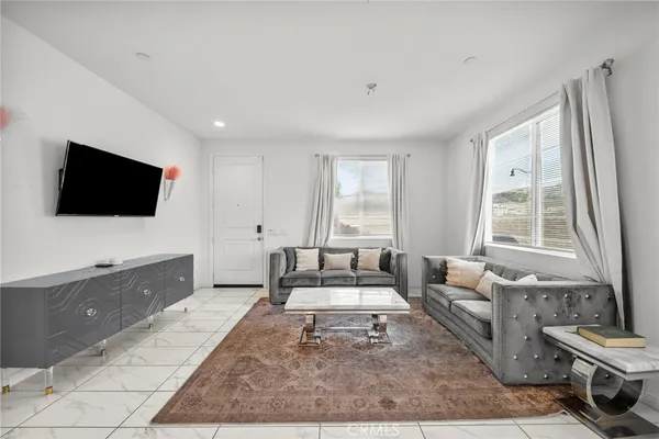 $725,000 | 370 Campbell Court, Santa Paula, CA 93060