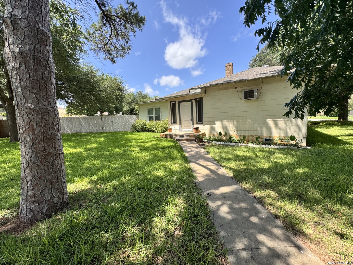 604 East Rio Grande Street Pearsall, TX 78061 - Photo 16 of 31