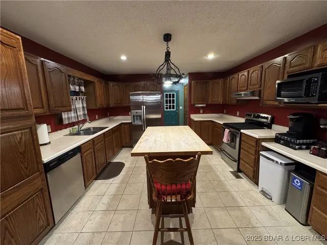 $379,990 | 83 Oak Tree Road, Camdenton, MO 65020