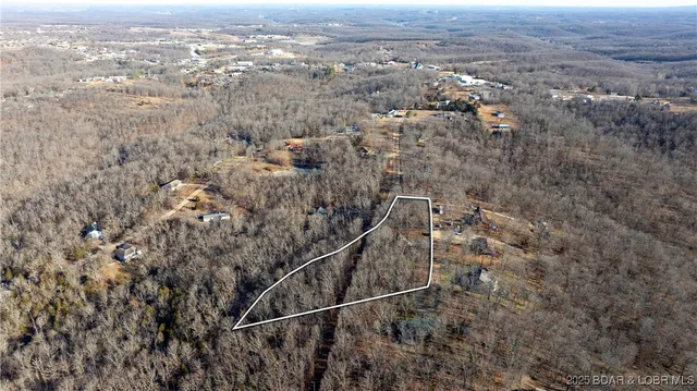 $379,990 | 83 Oak Tree Road, Camdenton, MO 65020