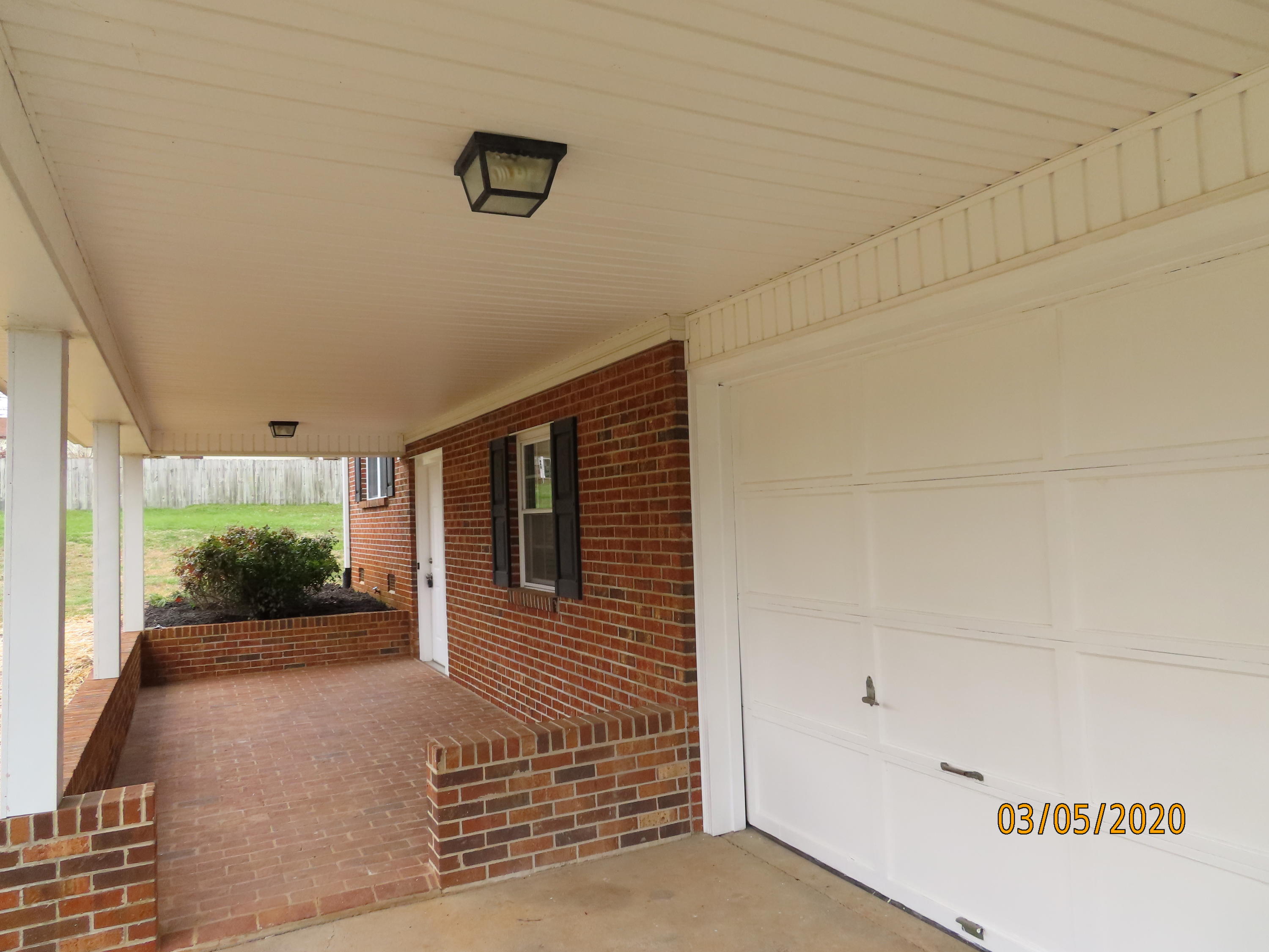 1802 Cannondale Road Knoxville, TN 37922 - Photo 4 of 39 COVERED FRONT PORCH & GARAGE
