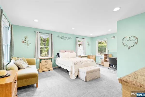 $699,900 | 180 Rafkind Road, Bloomingdale, NJ 07403