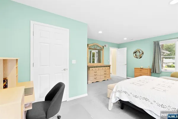 $699,900 | 180 Rafkind Road, Bloomingdale, NJ 07403