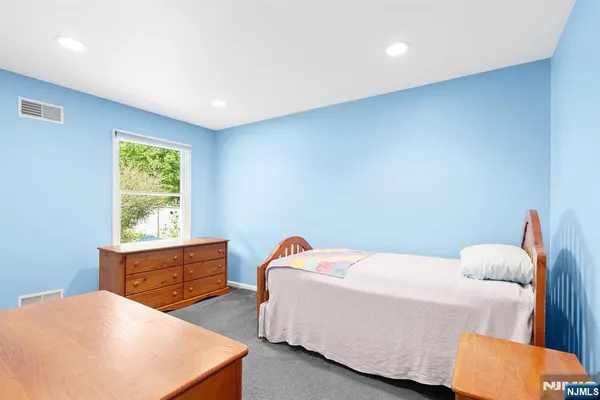 $699,900 | 180 Rafkind Road, Bloomingdale, NJ 07403