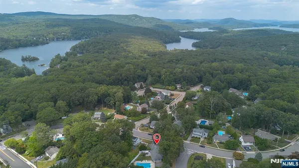$699,900 | 180 Rafkind Road, Bloomingdale, NJ 07403