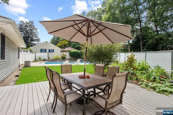 $699,900 | 180 Rafkind Road, Bloomingdale, NJ 07403