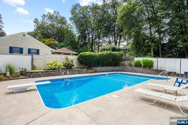 $699,900 | 180 Rafkind Road, Bloomingdale, NJ 07403