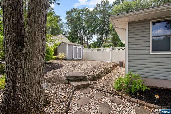 $699,900 | 180 Rafkind Road, Bloomingdale, NJ 07403
