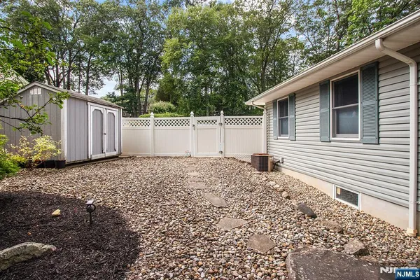 $699,900 | 180 Rafkind Road, Bloomingdale, NJ 07403
