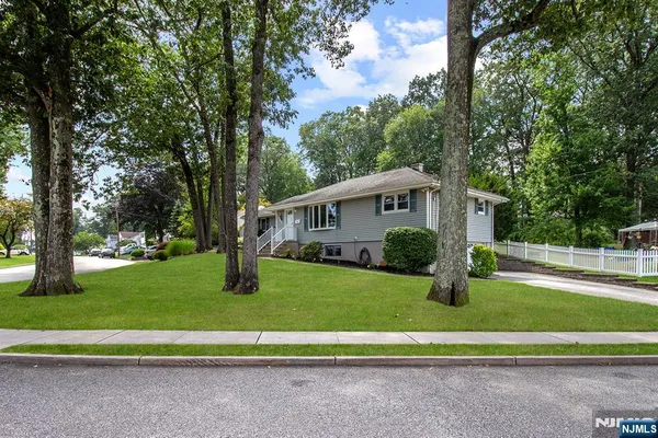 $699,900 | 180 Rafkind Road, Bloomingdale, NJ 07403