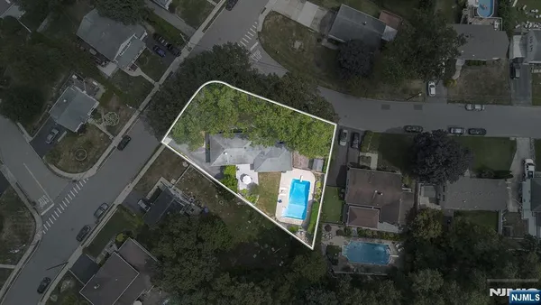 $699,900 | 180 Rafkind Road, Bloomingdale, NJ 07403